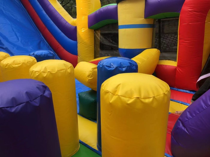 Надувной батут "Миньоны" 16*7*8,5 м