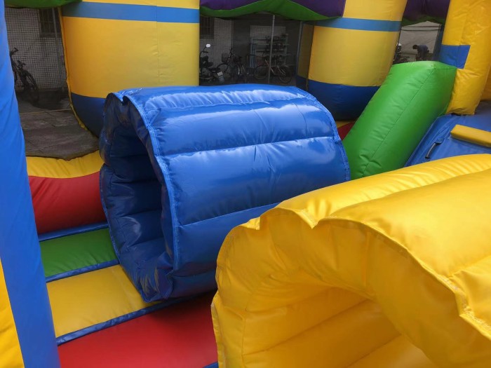 Надувной батут "Миньоны" 16*7*8,5 м