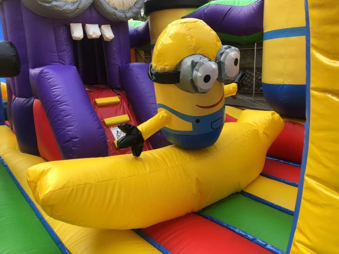 Надувной батут "Миньоны" 16*7*8,5 м