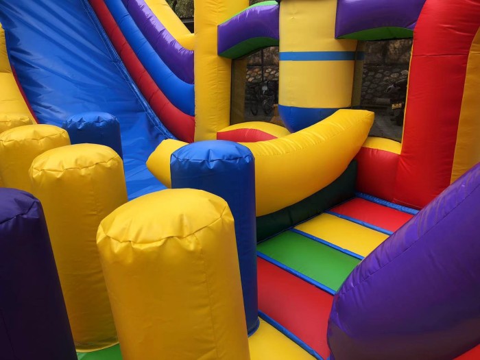 Надувной батут "Миньоны" 16*7*8,5 м