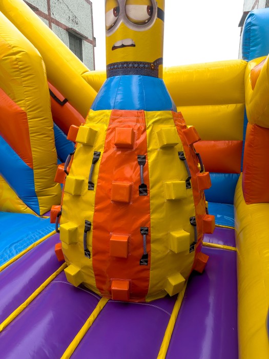 Надувная горка "Эра миньонов" 14*8*9