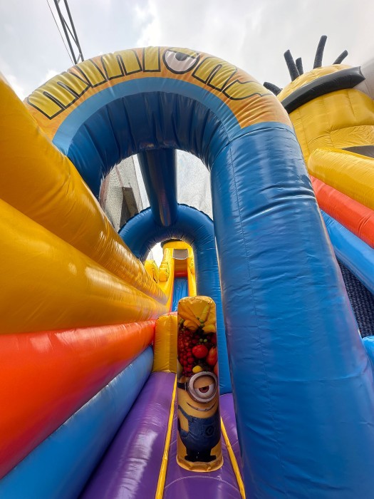 Надувная горка "Эра миньонов" 14*8*9