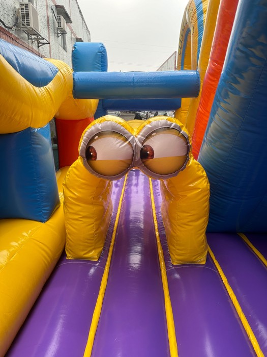 Надувная горка "Эра миньонов" 14*8*9