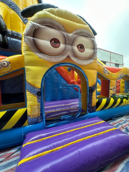 Надувная горка "Эра миньонов" 14*8*9
