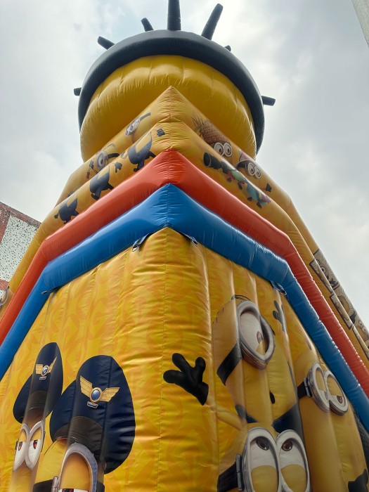 Надувная горка "Эра миньонов" 14*8*9