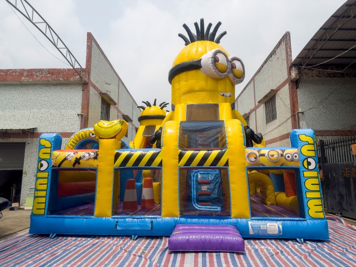 Надувная горка "Эра миньонов" 14*8*9