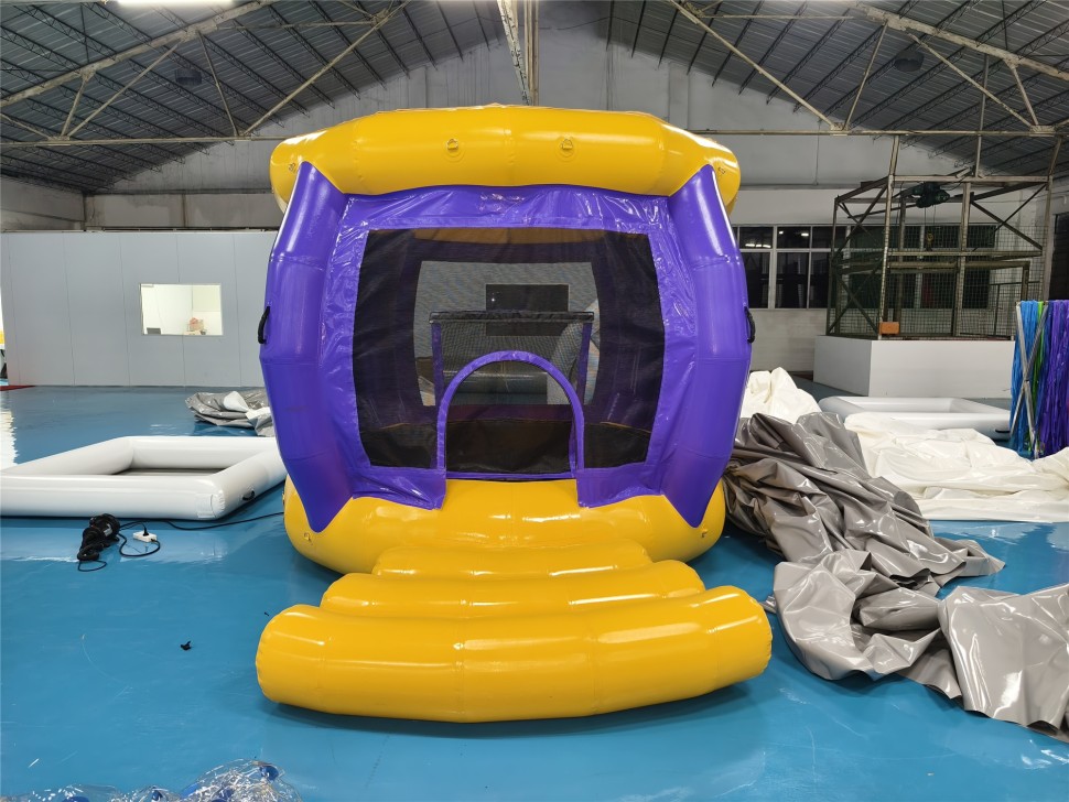 Надувной спортивный батут с сеткой 4*3*2,9 м