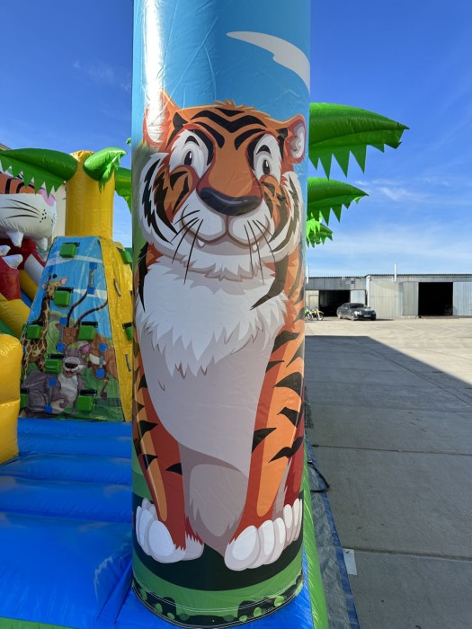 Надувная горка "Сафари джунгли" 8*6*4,6 м