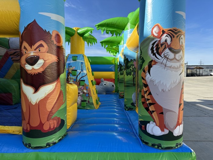 Надувная горка "Сафари джунгли" 8*6*4,6 м
