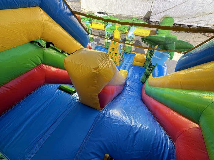 Надувная горка "Сафари джунгли" 8*6*4,6 м