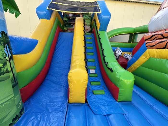 Надувная горка "Сафари джунгли" 8*6*4,6 м