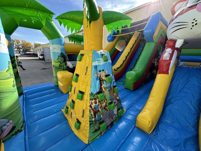 Надувная горка "Сафари джунгли" 8*6*4,6 м