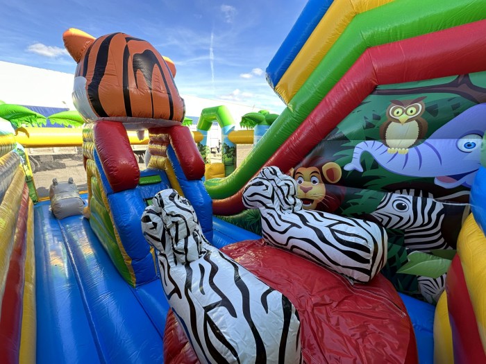 Надувная горка "Сафари джунгли" 8*6*4,6 м