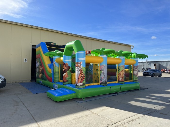 Надувная горка "Сафари джунгли" 8*6*4,6 м