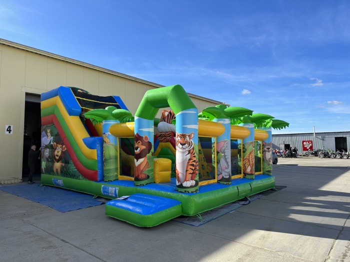 Надувная горка "Сафари джунгли" 8*6*4,6 м