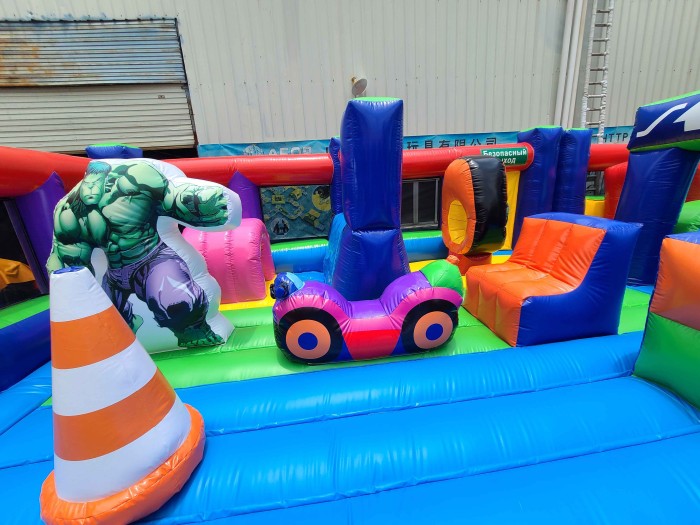 Надувная горка "Город героев" 15*8*8 м