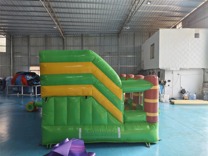 Надувная горка "Сафари" 4*3*2,4 м