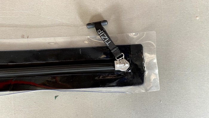 Молния TIZIP впаянная в материал ТПУ