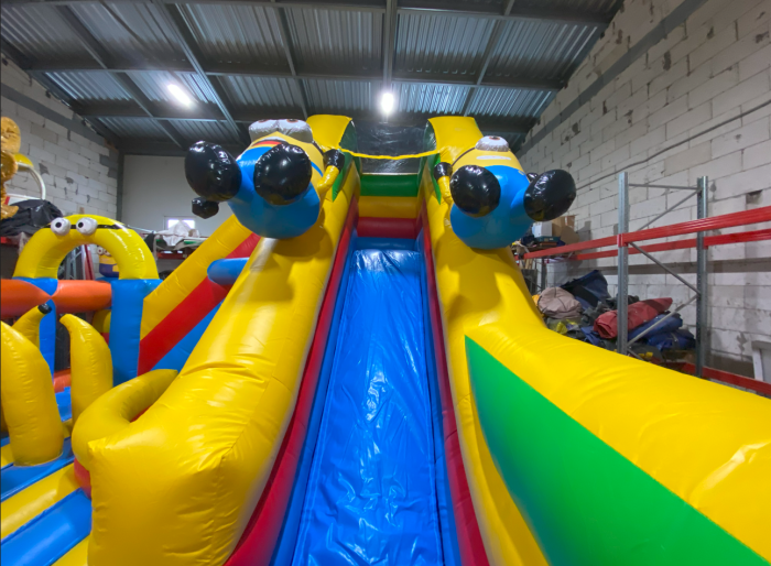 Надувная горка "Кевин и Боб" 6*6,5*4 м
