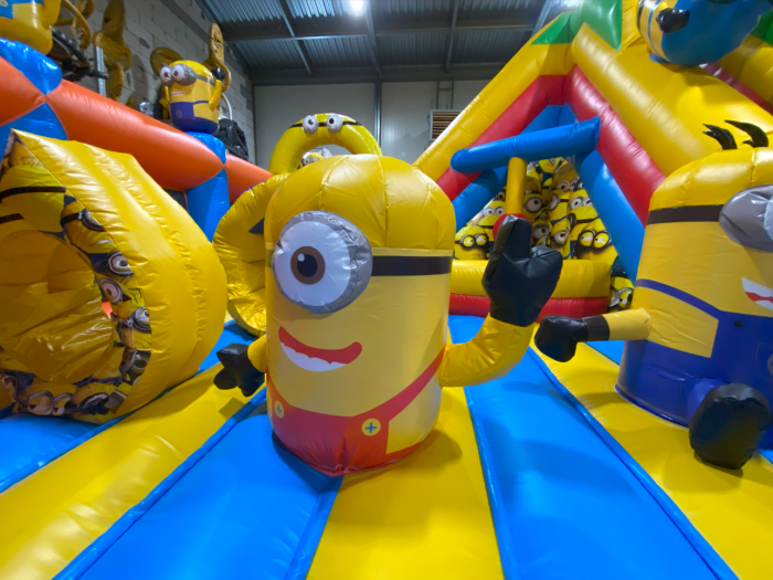 Надувная горка "Кевин и Боб" 6*6,5*4 м