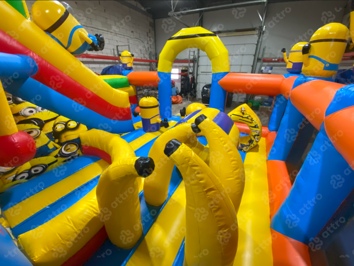 Надувная горка "Кевин и Боб" 6*6,5*4 м