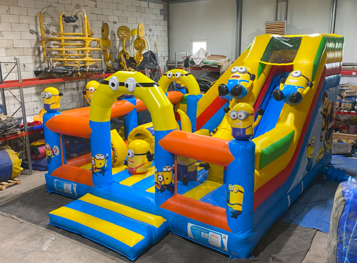 Надувная горка "Кевин и Боб" 6*6,5*4 м