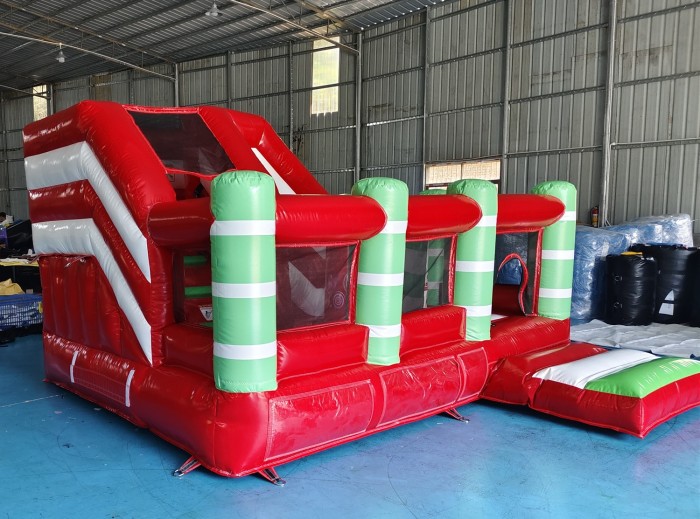 Надувная горка "Новогодний сюрприз" 4*3*2,4 м