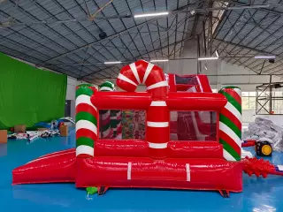 Надувной батут "Новогодний сюрприз" 4*3*2,4 м