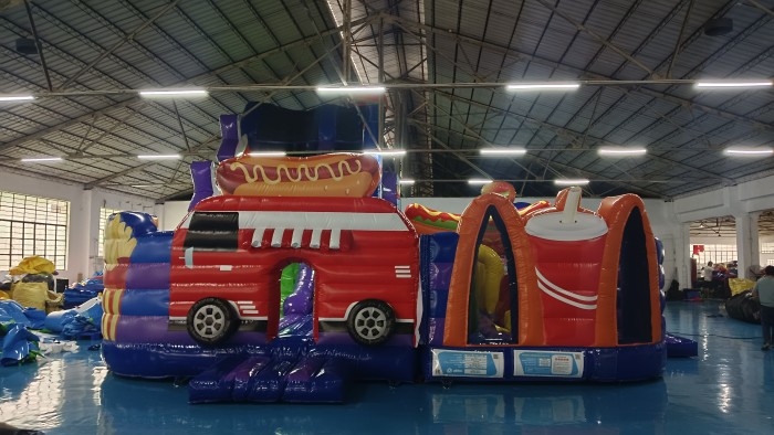 Надувная горка "Бургер" 12*8,5*7,7 м