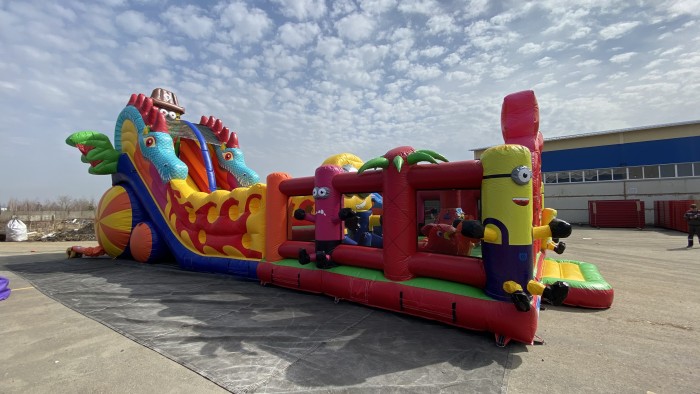 Надувной батут "Миньоны в тропиках" 14*7*7,3 м