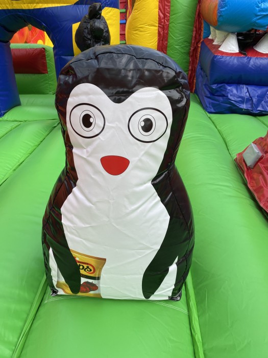 Надувной батут "Миньоны в тропиках" 14*7*7,3 м