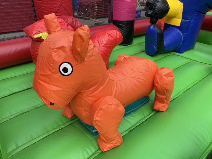 Надувной батут "Миньоны в тропиках" 14*7*7,3 м