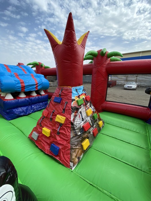 Надувной батут "Миньоны в тропиках" 14*7*7,3 м