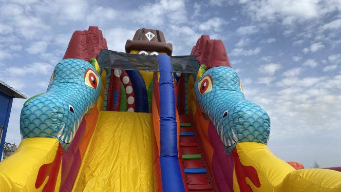 Надувной батут "Миньоны в тропиках" 14*7*7,3 м