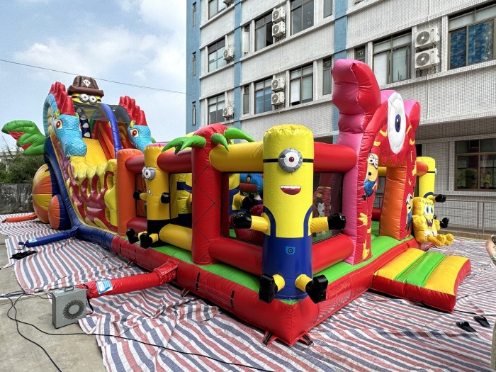 Надувной батут "Миньоны в тропиках" 14*7*7,3 м