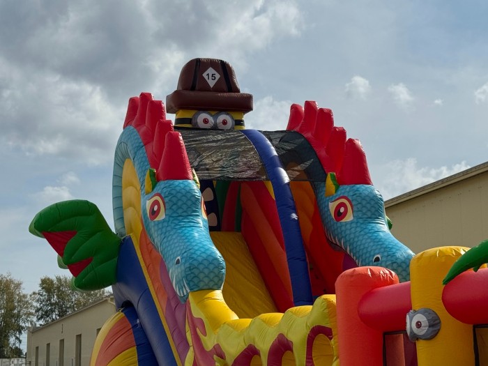 Надувной батут "Миньоны в тропиках" 14*7*7,3 м