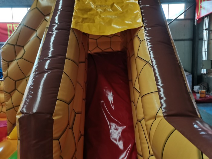 Надувной батут «Замок» размер 5*5*4,35 м 