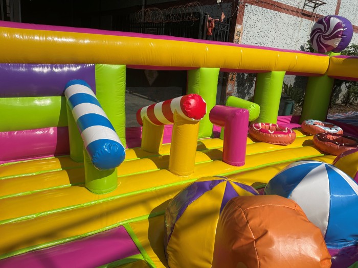 Надувной батут "Праздник" 7*5*3,3 м 