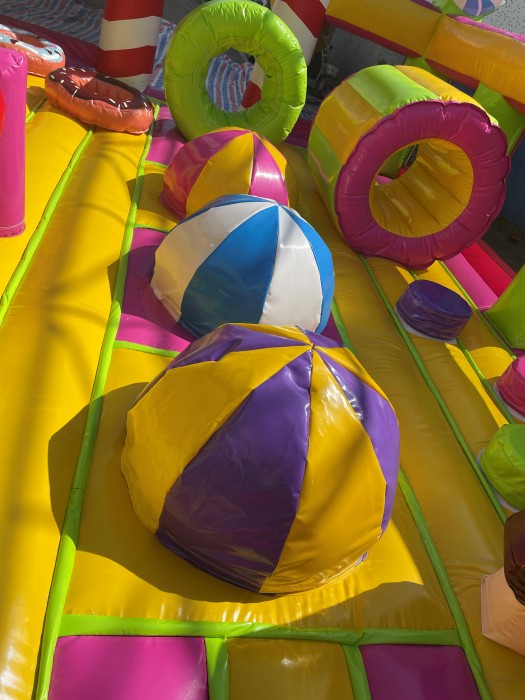 Надувной батут "Праздник" 7*5*3,3 м 