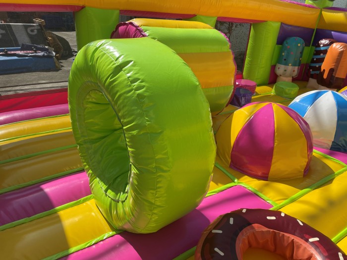 Надувной батут "Праздник" 7*5*3,3 м 