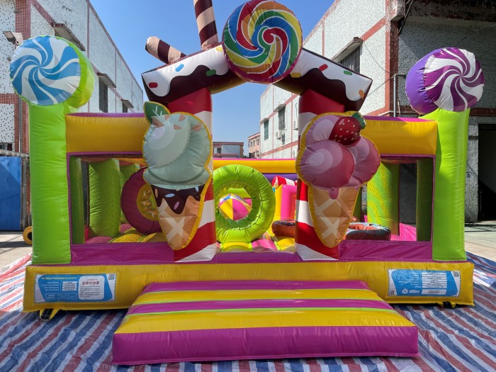 Надувной батут "Праздник" 7*5*3,3 м 