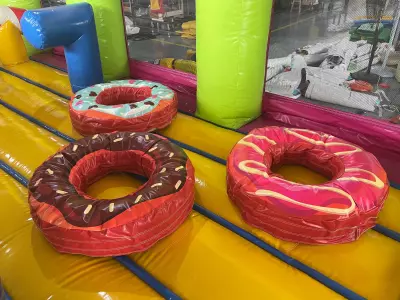 Надувной батут "Праздник" 7*5*3,3 м 