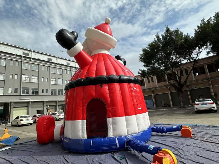 Надувной батут "Дед мороз" 5,5*4,5*6 м
