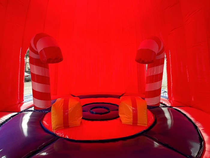 Надувной батут "Дед мороз" 5,5*4,5*6 м