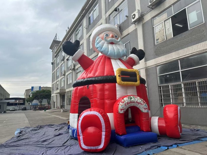 Надувной батут "Дед мороз" 5,5*4,5*6 м