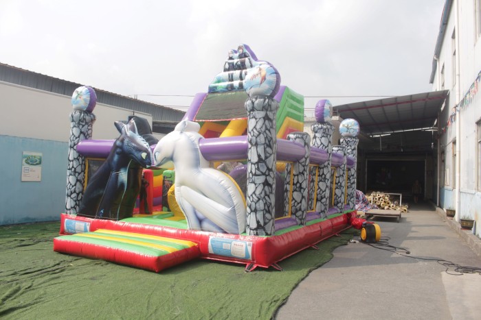 Надувная горка "Приручить дракона" 7*5*5,9 м