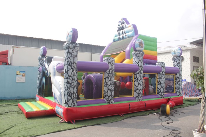 Надувная горка "Приручить дракона" 7*5*5,9 м