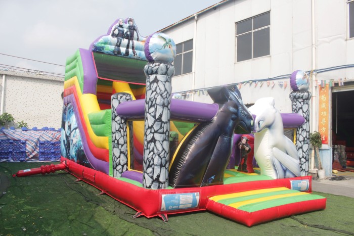 Надувная горка "Приручить дракона" 7*5*5,9 м