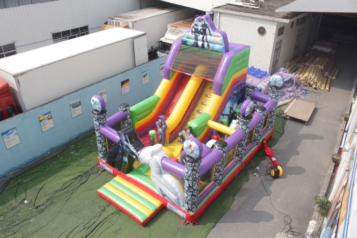 Надувная горка "Приручить дракона" 7*5*5,9 м