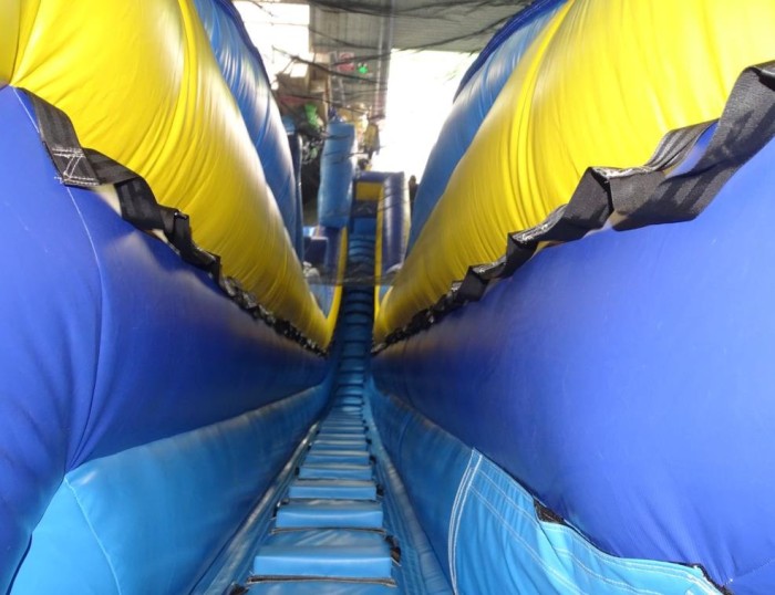 Зимняя надувная горка "Снежный склон" 12*6*10 м